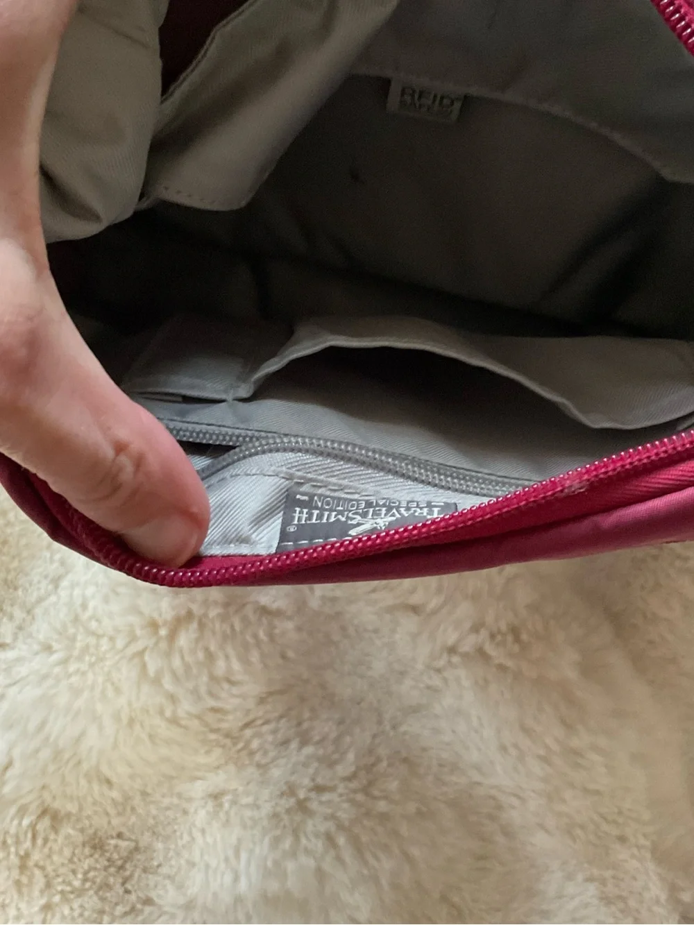 Pacsafe CitySafe CS-100 Anti-Theft Crossbody Bag, burgundy, EUC
